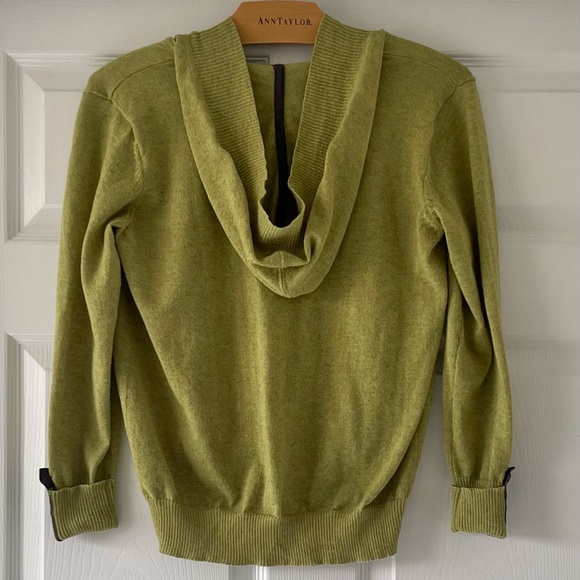 CAbi Green Knit Button Front Long Sleeve Cardigan w/Hood & Tulip Hem M (Women’s) - Picture 2 of 10